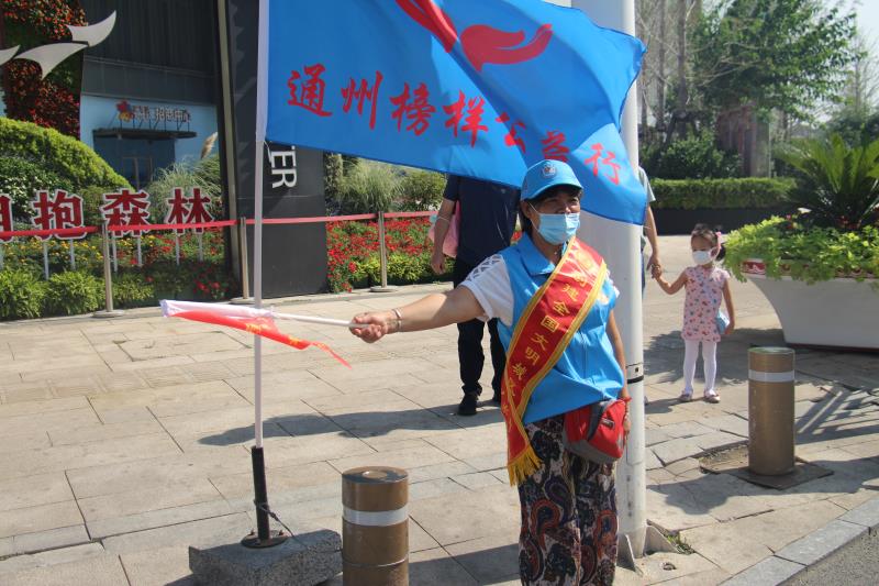 <strong>操逼视频男人的鸡巴插进去女人的屁股后面的视频</strong>